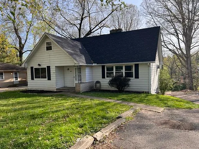 90 Sharon Rd photo 1