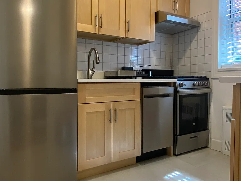 90-10 34th Ave #5H — Photo 2