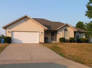 604 S Sunmeadow Dr, Strafford, MO 65757