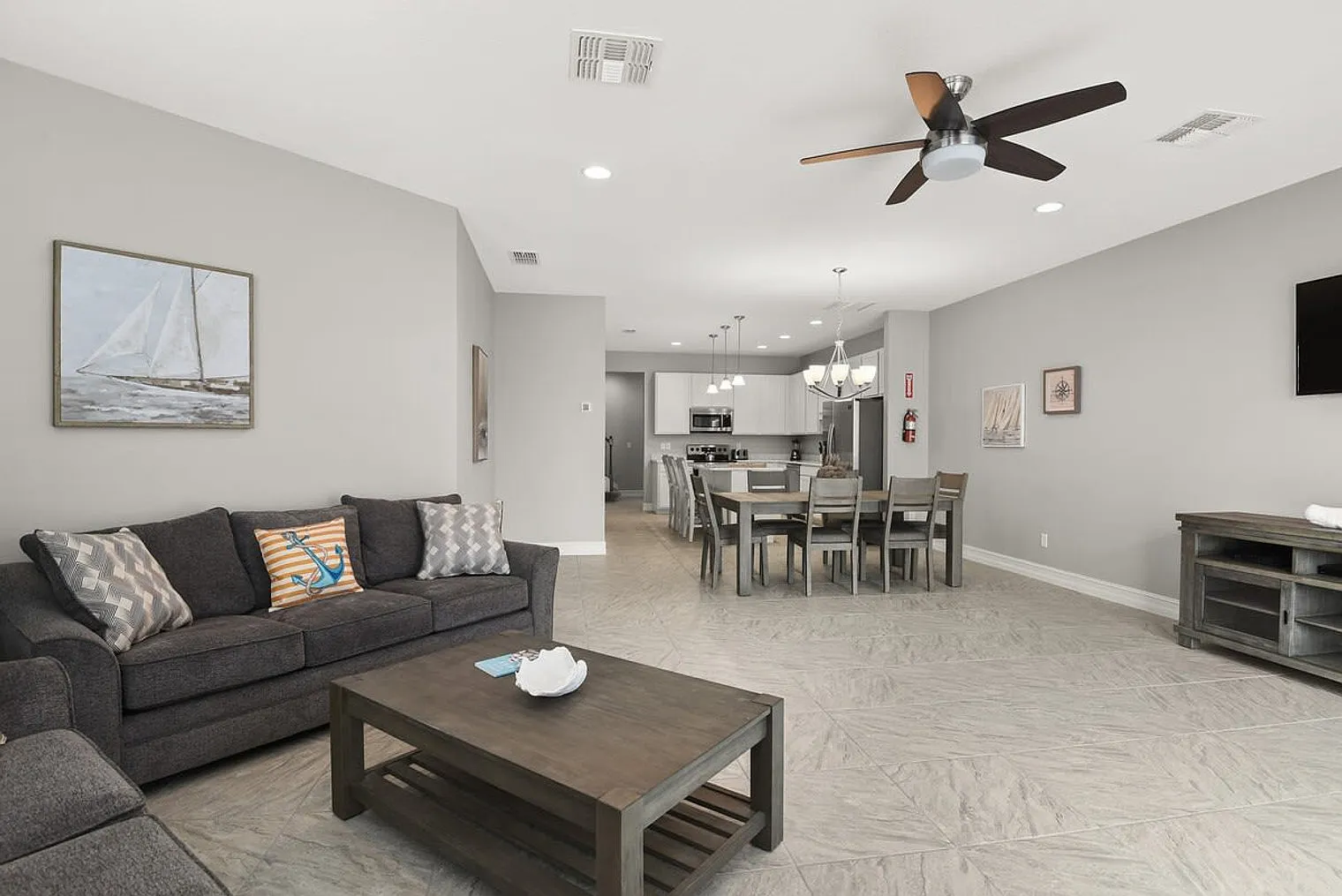 5 bed, 4.0 bath, 3552 sqft, $7,633 — Photo 3