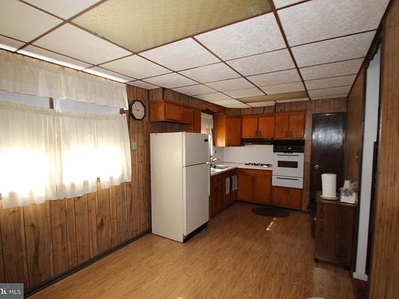 3rd image of 8641 Glenloch St