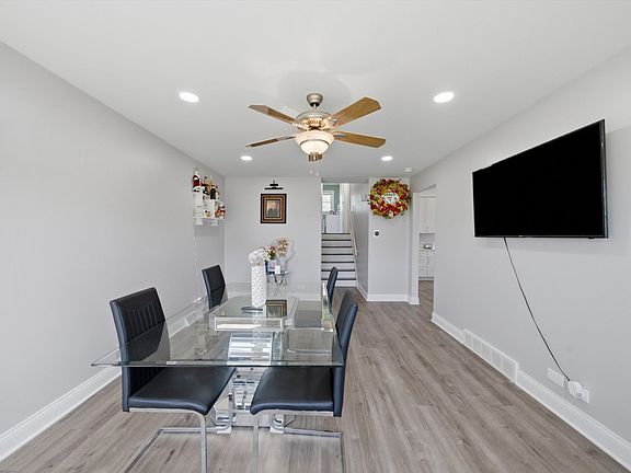 3rd image of 4228 W 127th St