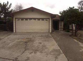 2017 Sierra Vista Dr, Delano, CA 93215