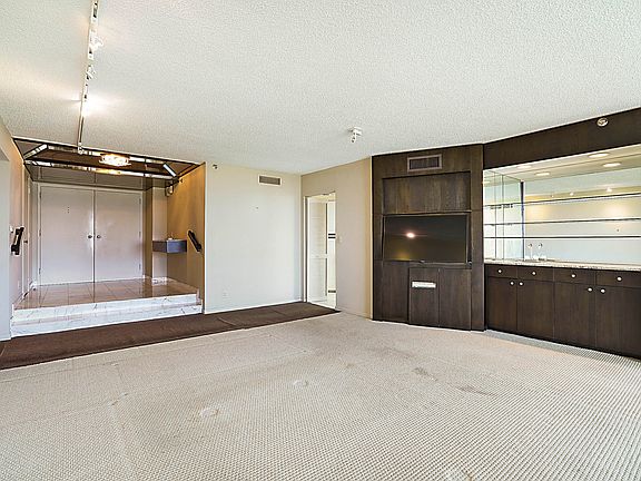 3rd image of 1900 Consulate Place #1601