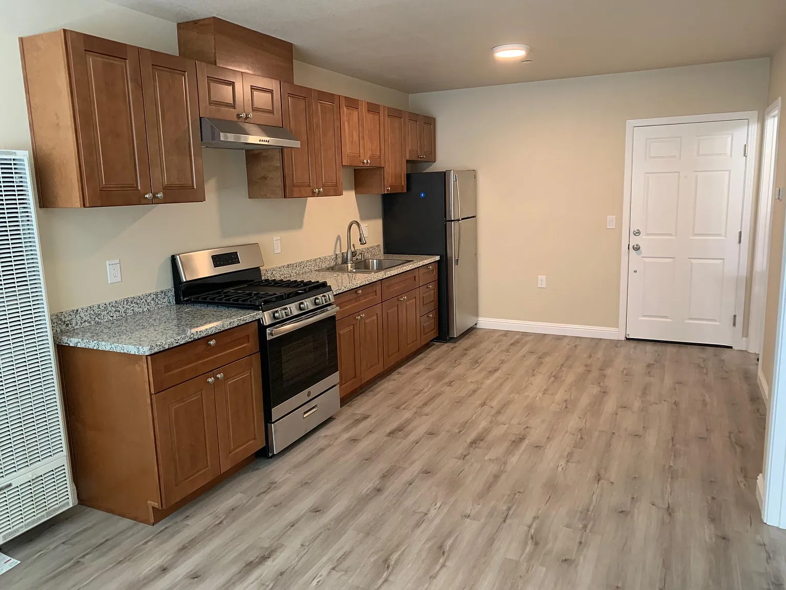 1 bed, 800 sqft, $1,800 — Photo 2