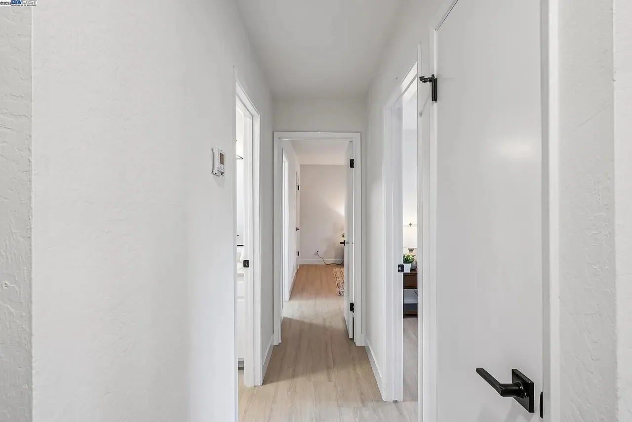 2 bed, 1070 sqft, $3,250 — Photo 2