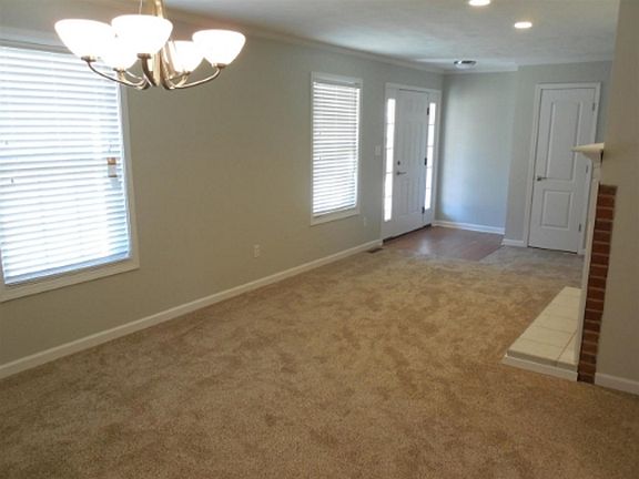 3rd image of 30 Lakewood Dr