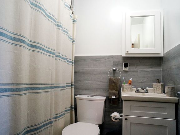 5th image of 435 Graham Ave #3B