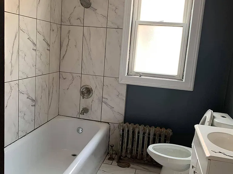 10725 S Calumet Ave #3 — Photo 8