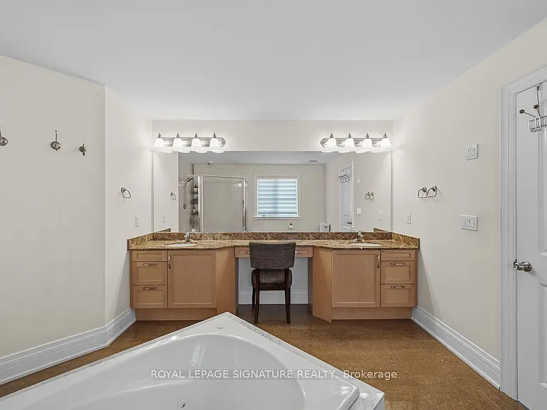 9 William Bowes Blvd — Photo 16