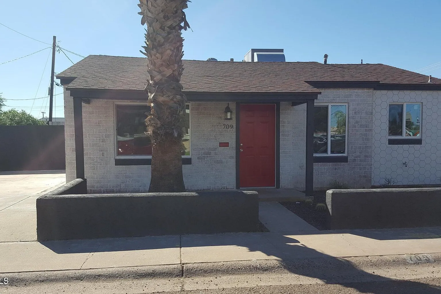 2 bed, 824 sqft, $1,775 — Photo 1