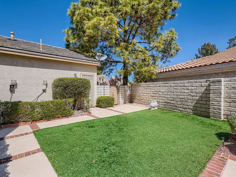 38 Hummingbird Ln — Photo 8