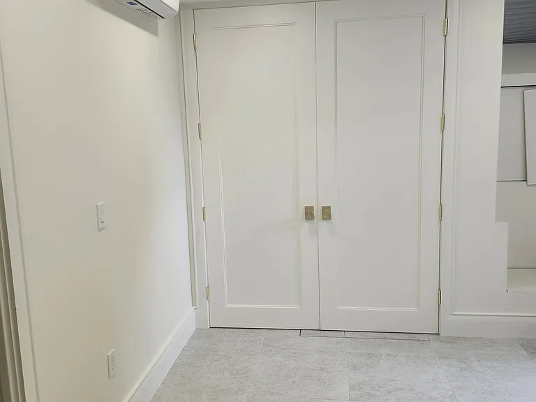 950 44th St — Photo 3