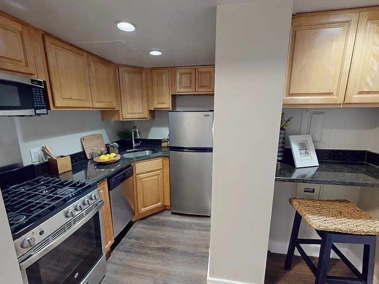 The Windsor Apartments — Photo 8