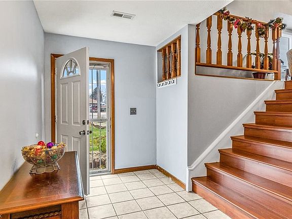 2nd image of 38130 Lake Shore Blvd