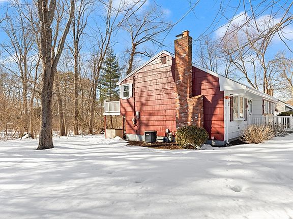 5th image of 42 Brown St