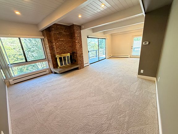 3rd image of 2423 Meadowlark Ln #8