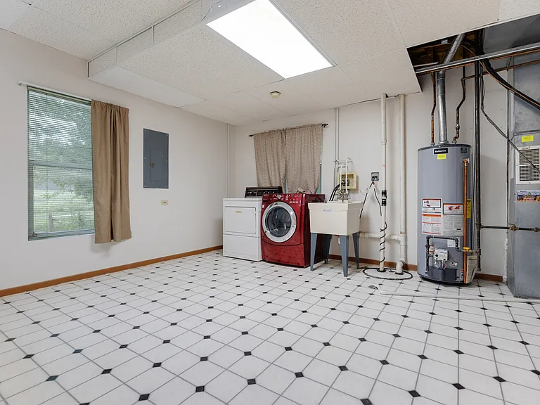 1791 Barnhill Dr — Photo 24