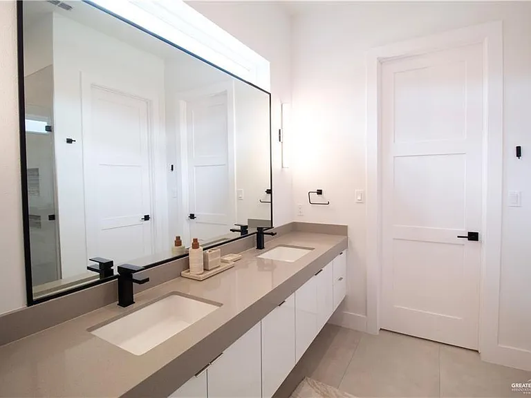 4815 Sheffield St — Photo 10