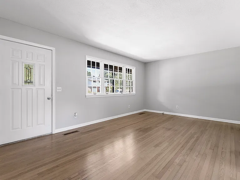 620 Lindsay Ave — Photo 9