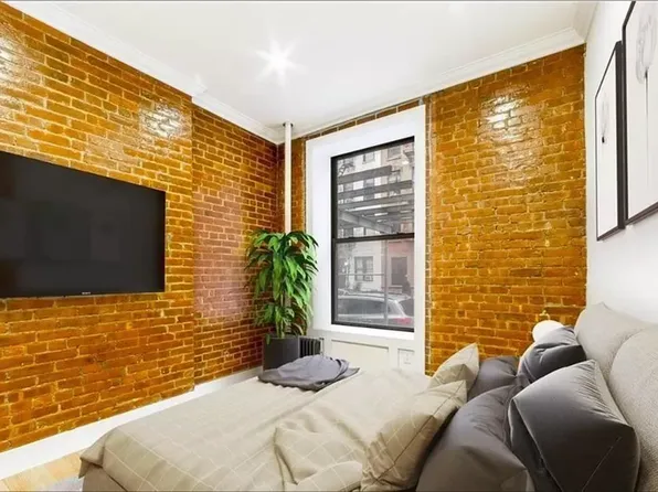 512 East 81st Street 1W image 3 of 8