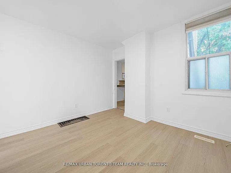 880 Dundas St E #MAIN — Photo 7