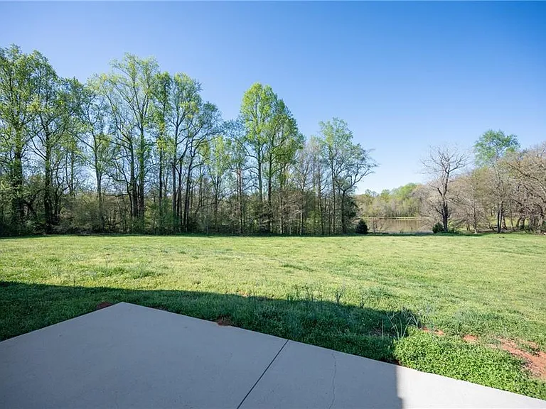 540 Brookside Ln — Photo 32