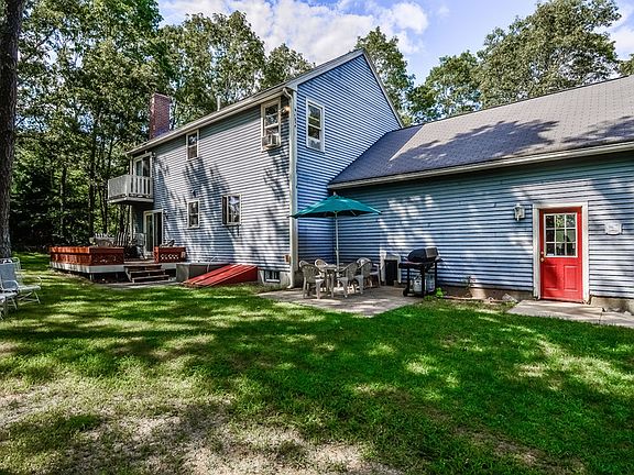 5th image of 24 Farnham Dr