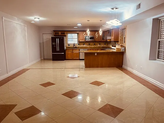3 bed, $4,600 — Photo 3