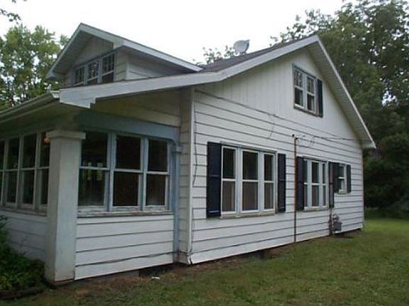 3rd image of 3401 River St