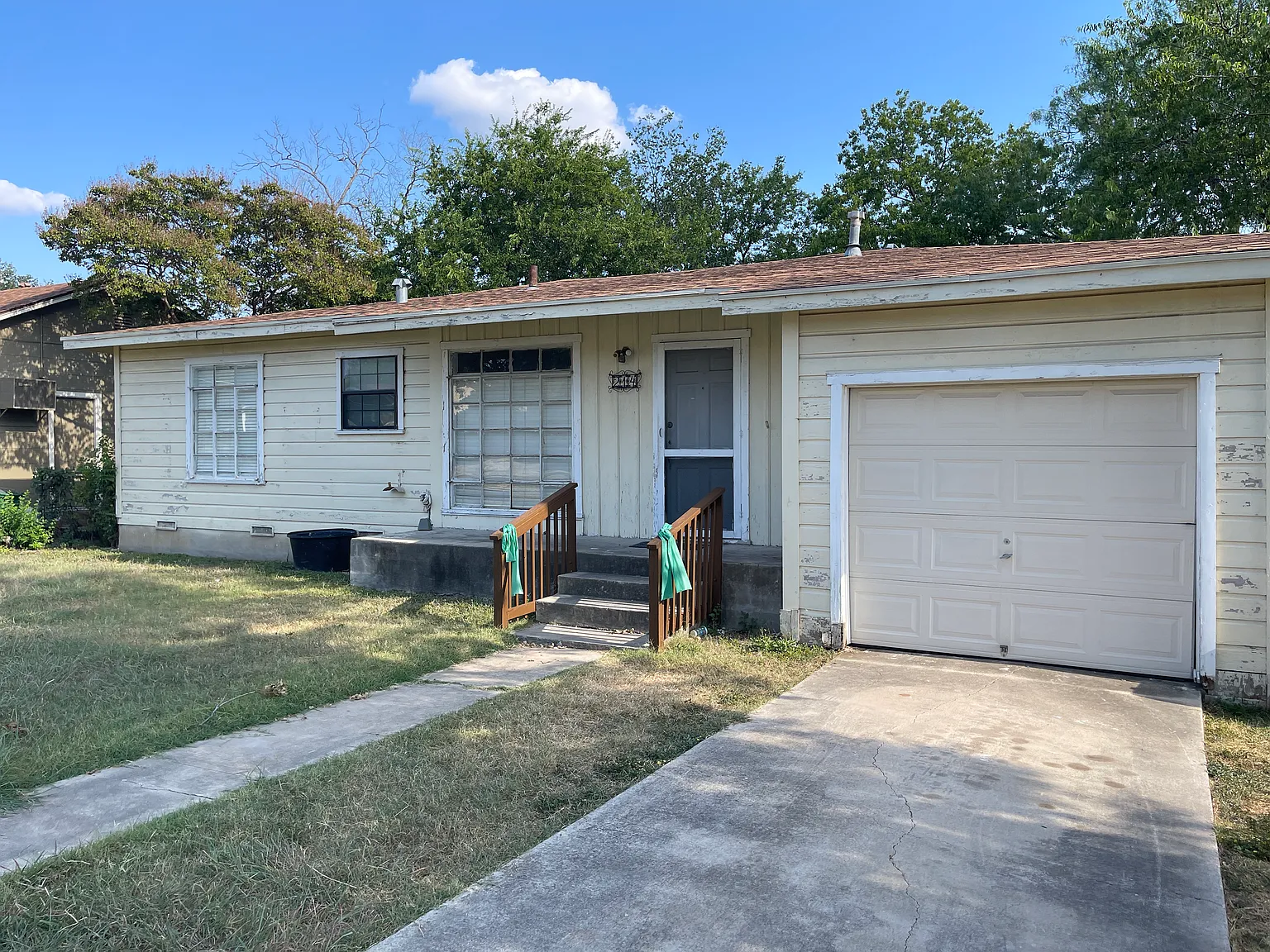 214 Colton Dr — Photo 2