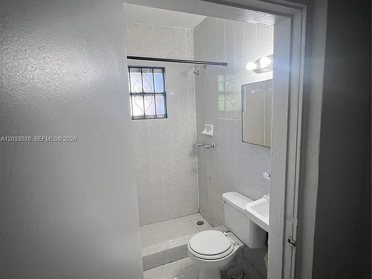 1060 NW 116th St #4 — Photo 4