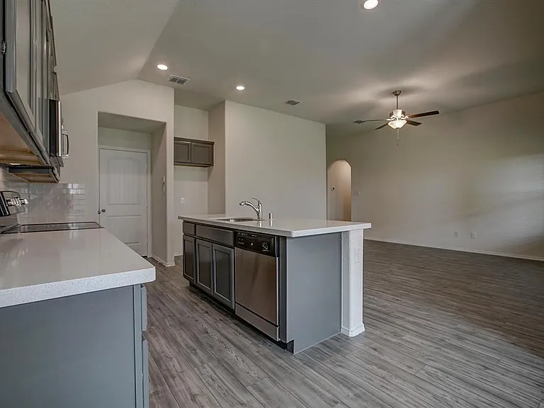 454 Stuart Ln — Photo 7
