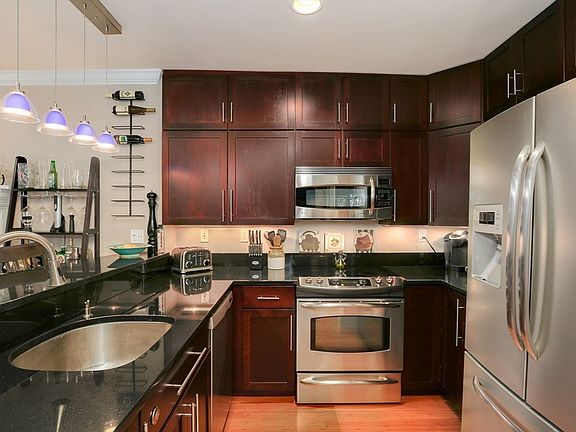 2nd image of 32 Rutland Sq APT 3