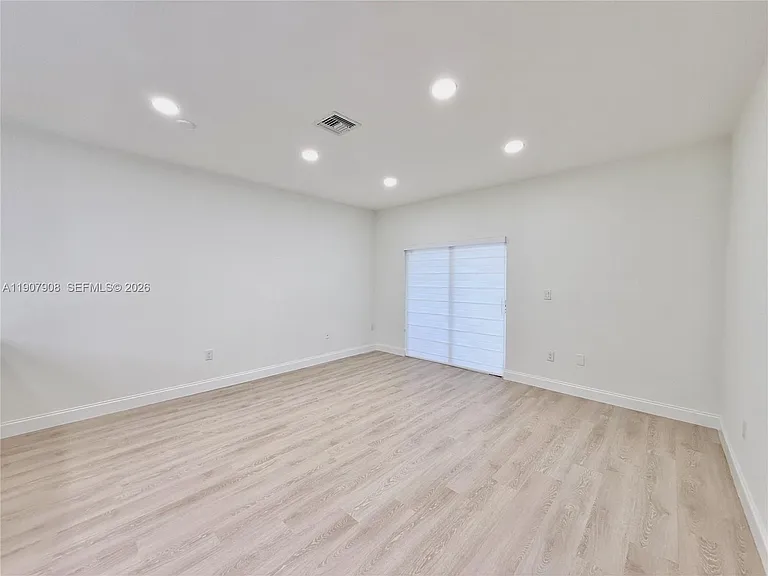 4412 Woodland Cir — Photo 6