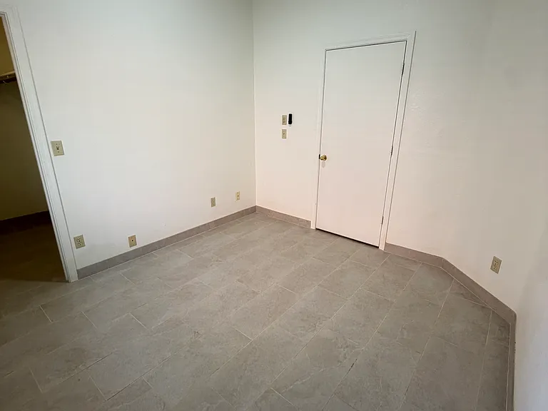 2534 S Perillo Dr — Photo 7