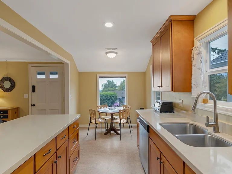 6718 SW 36th Ave — Photo 13