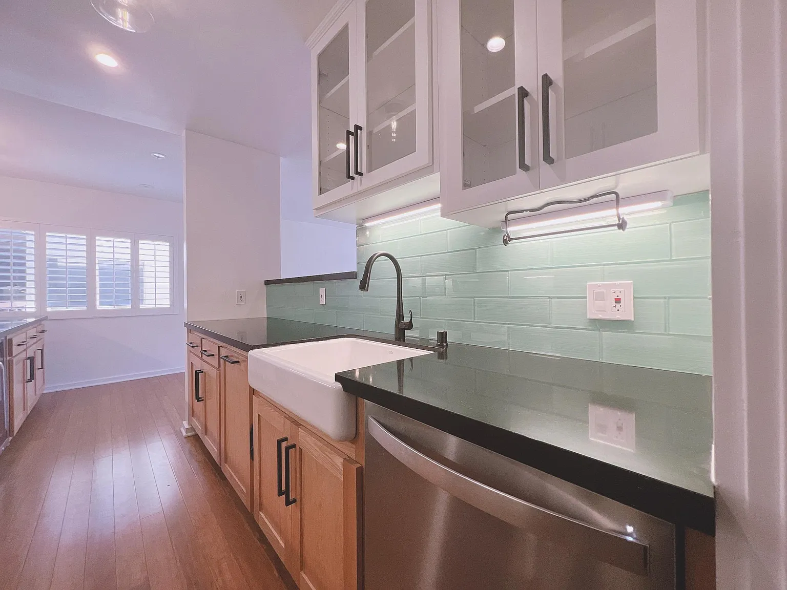 3 bed, 1140 sqft, $4,300 — Photo 2