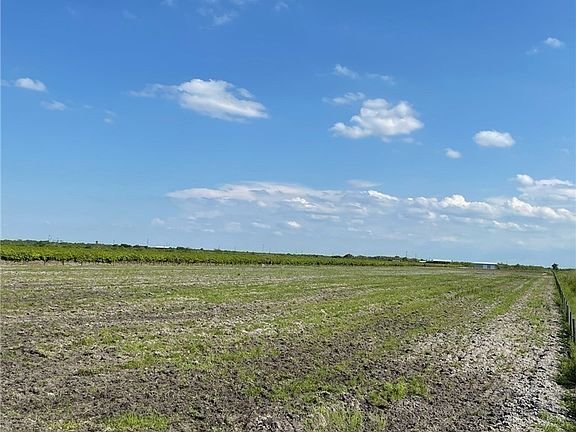 5th image of 5567 5th Rd