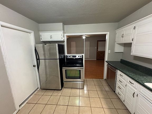 3rd image of 720 Elmwood Dr
