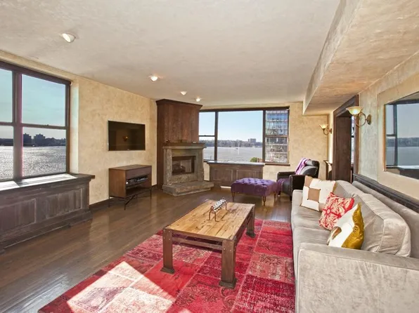 296 West 10th Street image 1 of 6