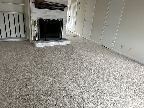 5th image of 222 Edgewood Dr