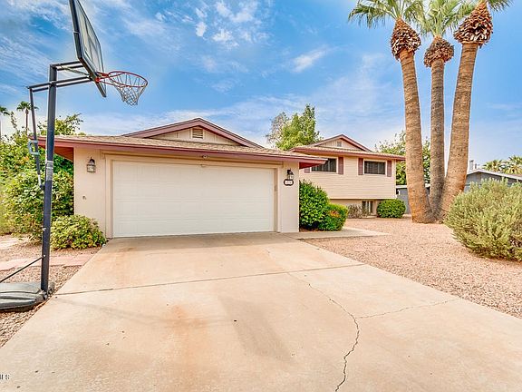 2 CAR GARAGE W/ STORAGE