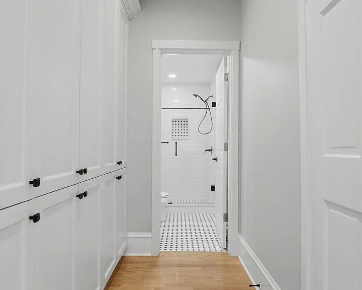 822 S Chester Ave — Photo 16