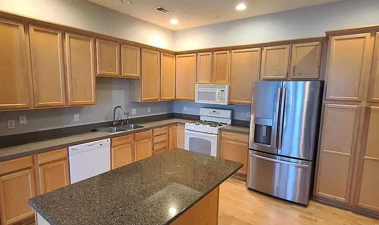 5920 Oxford St #15 — Photo 5