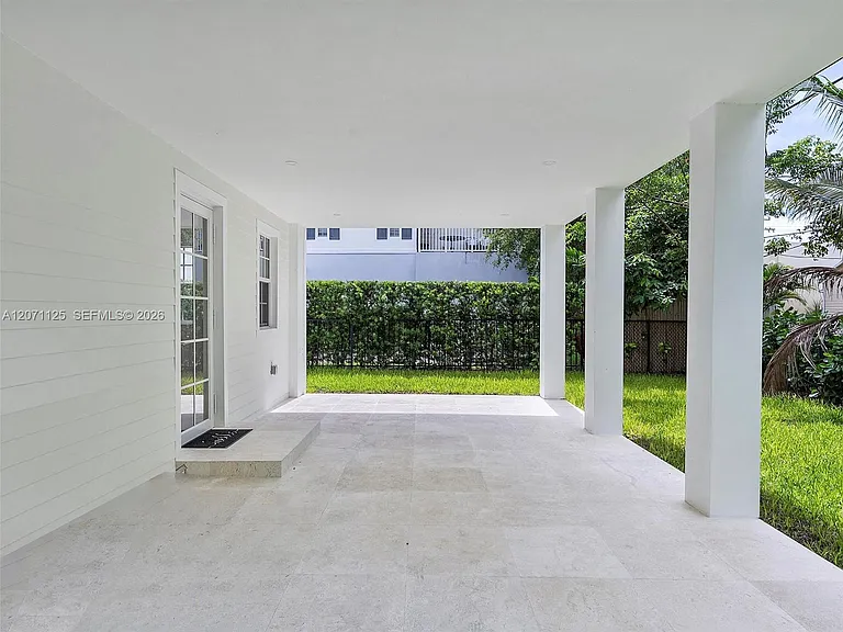 112 Florida Ave — Photo 36