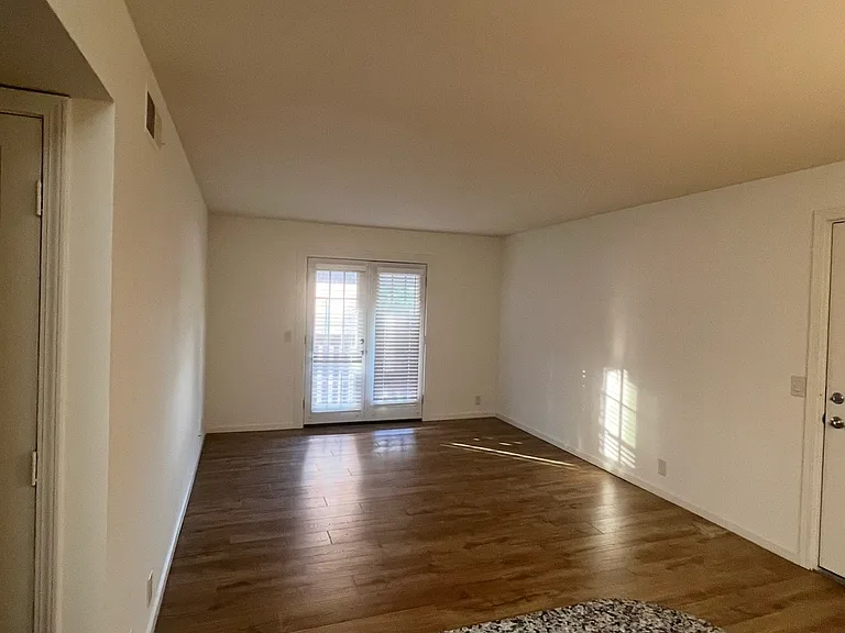 2905 Burch Ave #7 — Photo 27