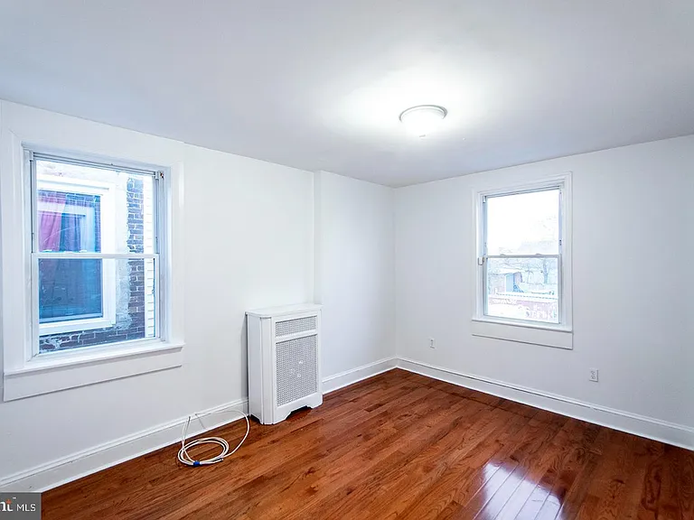 2306 E Cambria St — Photo 8