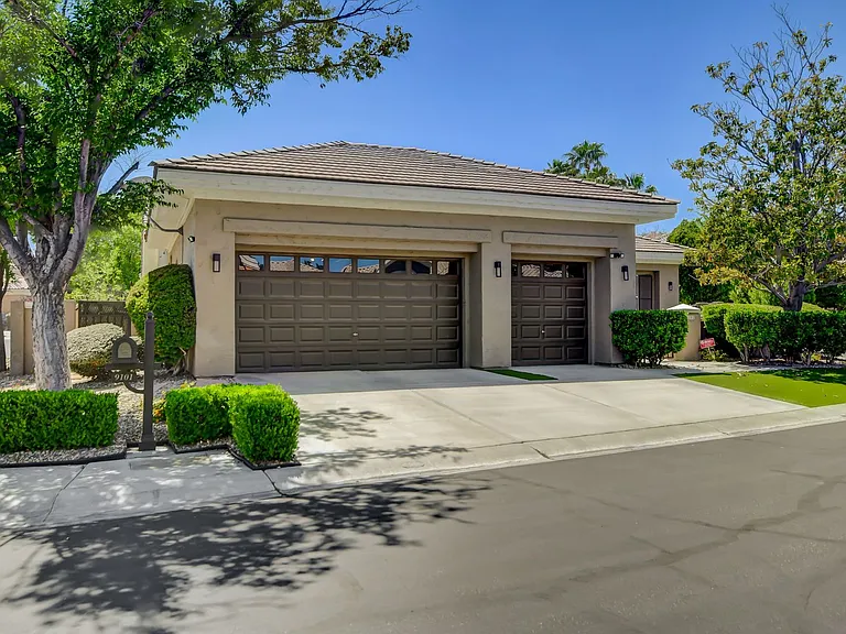 9101 Crystal Lake Ct — Photo 4