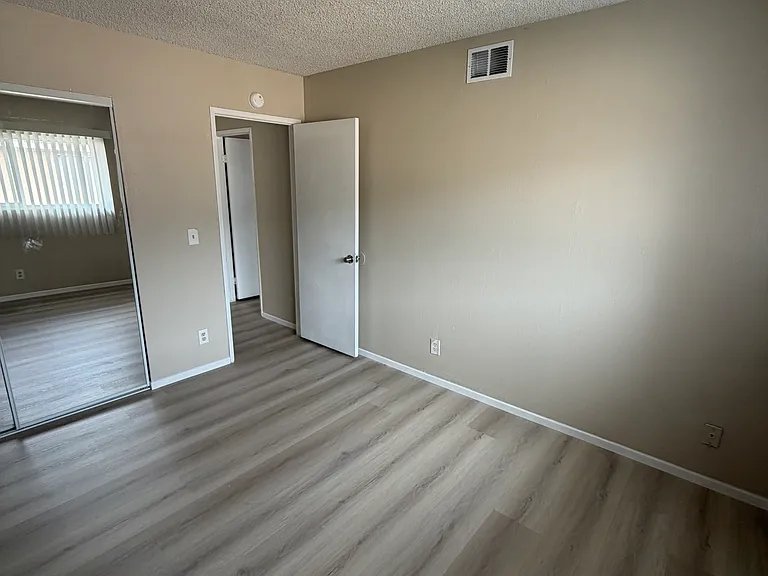 1602 E Fairfield Ct #4 — Photo 12